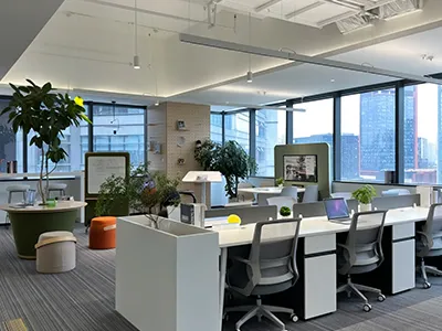 بيئة عمل تُلهم الابتكار: مكتبنا الإداري