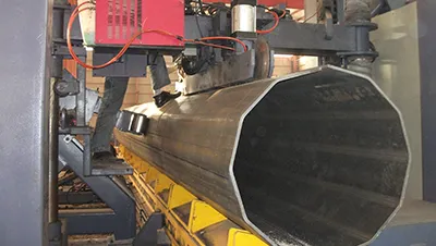 ورشة إنتاج أبراج الاتصالات أحادية العمود (المونوبول)