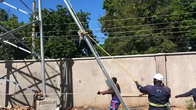 برج اتصالات مواسير فولاذي ثلاثي الأرجل