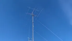 برج اتصالات مشدود بكابلات فولاذية – نموذج 1