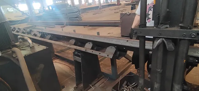 القص والتثقيب بماكينة CNC