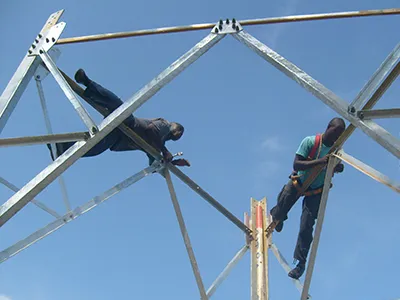 برج اتصالات من الفولاذي الزاويّ (الحديد الزاوية) ثلاثي القوائم - ارتفاع 50 متر