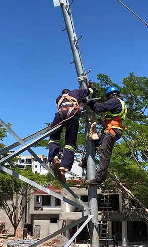 برج اتصالات مواسير فولاذي ثلاثي الأرجل