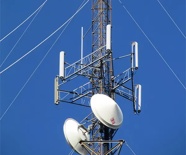 برج اتصالات شبكي عالي الارتفاع مدعم بأسلاك الشد (مشدود بأسلاك تثبيت)