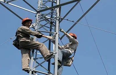 برج اتصالات مدعم بأسلاك الشد (مشدود بأسلاك تثبيت)، بارتفاع 60 متر